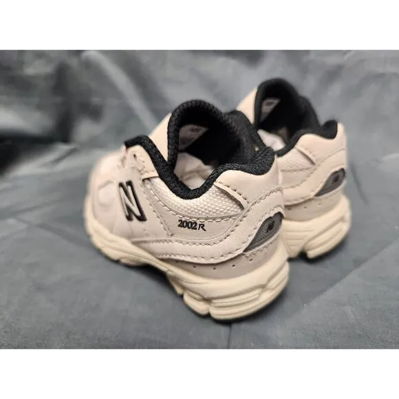 New Balance Toddlers 2002 Sneakers IC2002PM Lace Up Grey Size 4 NEW IN BOX!