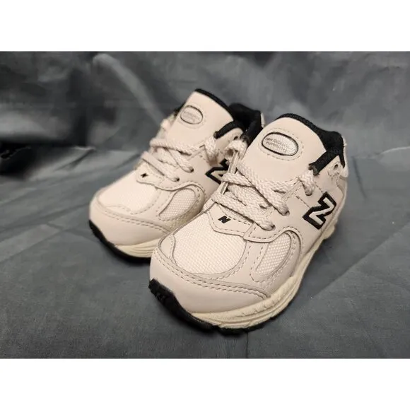 New Balance Toddlers 2002 Sneakers IC2002PM Lace Up Grey Size 4 NEW IN BOX!