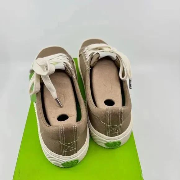 NEW Cariuma Oca Low Pantone Canvas Contrast Thread Sneakers Burnt Sand W7.5/M6