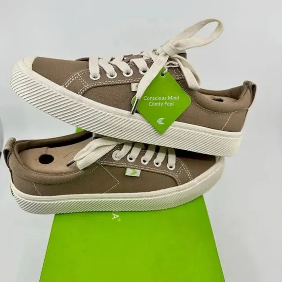 NEW Cariuma Oca Low Pantone Canvas Contrast Thread Sneakers Burnt Sand W7.5/M6