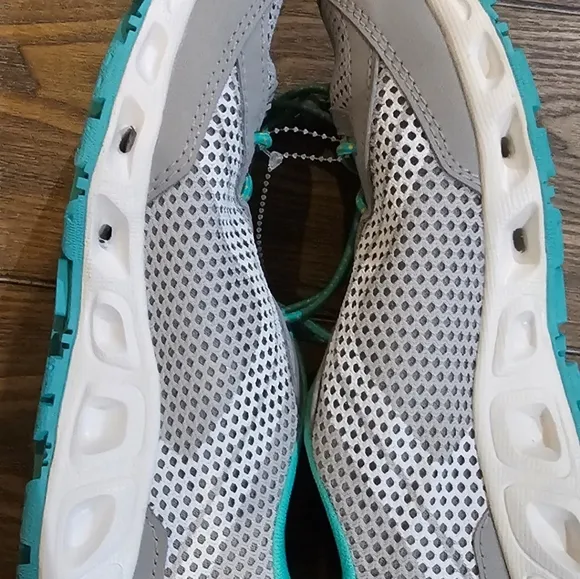 New Columbia Gray and Teal Athletic Shoes