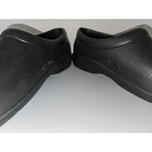New Crocs Adult On the Clock Clogs Slip Resistant Work Shoes Slip Ons 8M, 10W