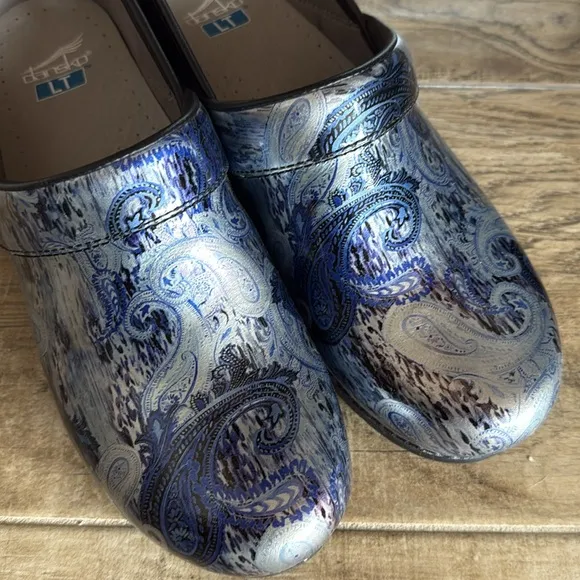 New! {Dansko} LT PRO Silver/Blue Paisley Leather Clogs | sz 42 / 11