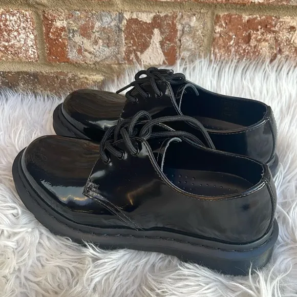 New Dr. Martens 26893 Black Patent Leather Oxfords Women’s Size 6