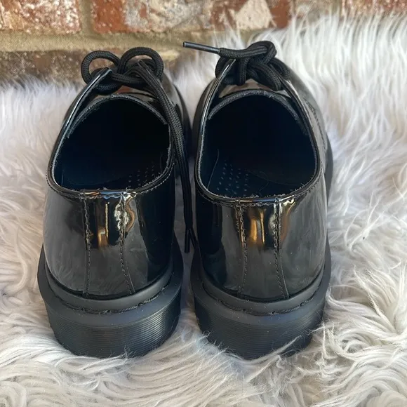 New Dr. Martens 26893 Black Patent Leather Oxfords Women’s Size 6