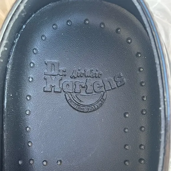 New Dr. Martens 26893 Black Patent Leather Oxfords Women’s Size 6