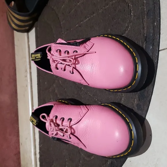 NEW Dr. Martens Leather pink oxfords....size 7