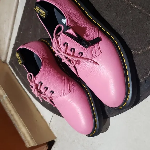 NEW Dr. Martens Leather pink oxfords....size 7