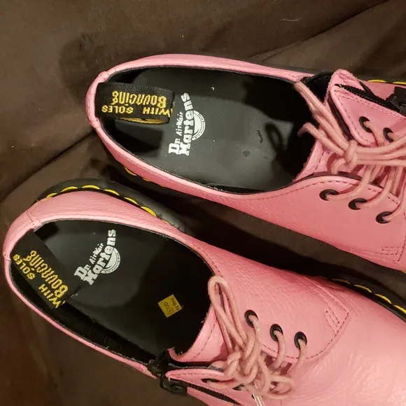 NEW Dr. Martens Leather pink oxfords....size 7