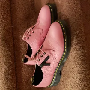 NEW Dr. Martens Leather pink oxfords....size 7