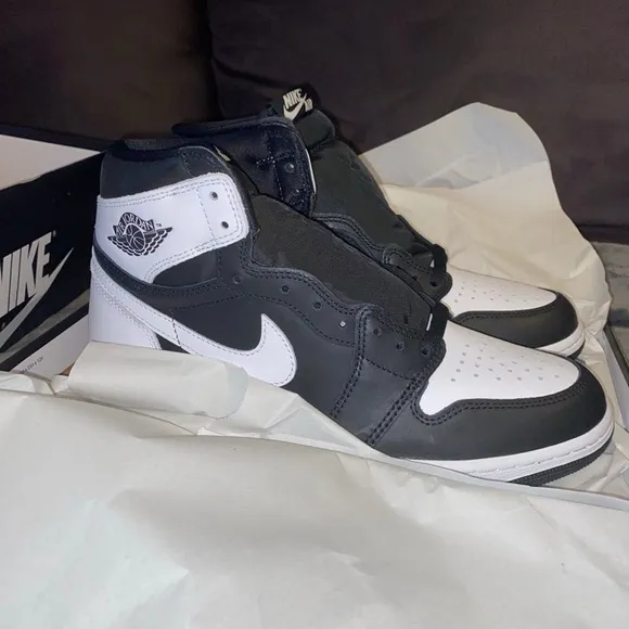 NEW- in BOX- Air Jordan 1 Retro High OG Black and White Men's Sneakers