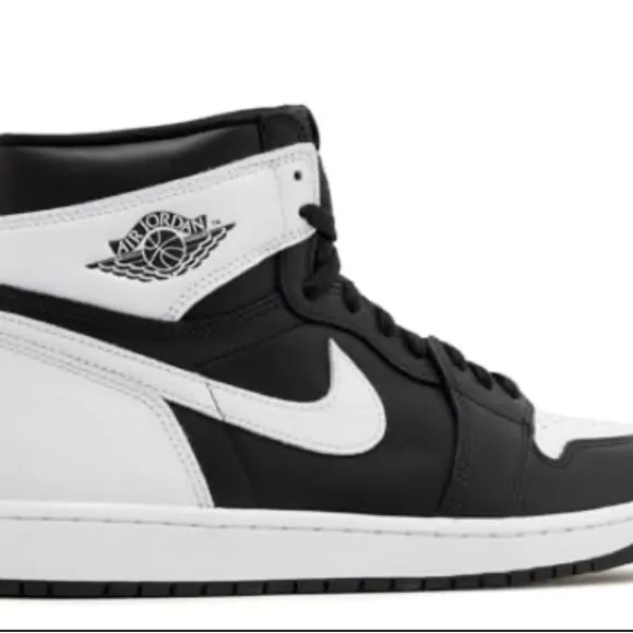 NEW- in BOX- Air Jordan 1 Retro High OG Black and White Men's Sneakers