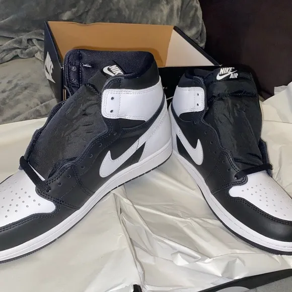 NEW- in BOX- Air Jordan 1 Retro High OG Black and White Men's Sneakers