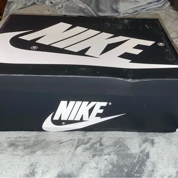 NEW- in BOX- Air Jordan 1 Retro High OG Black and White Men's Sneakers