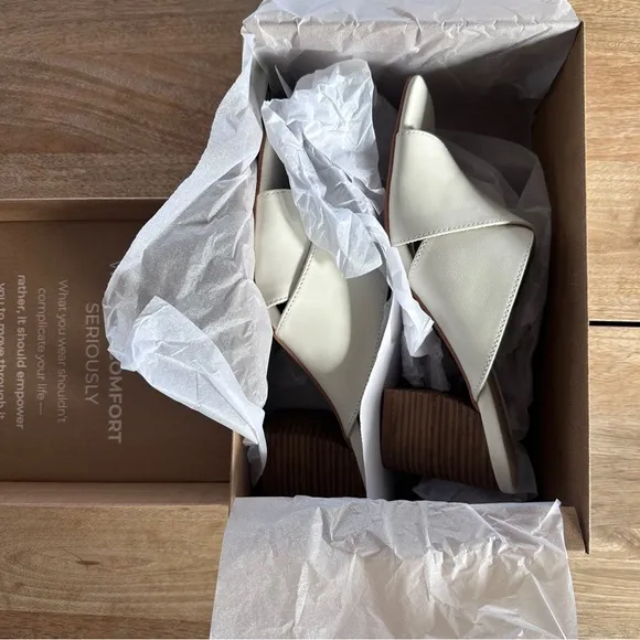 New in Box Seychelles Block Heels