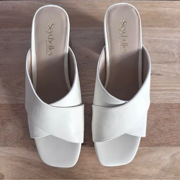 New in Box Seychelles Block Heels