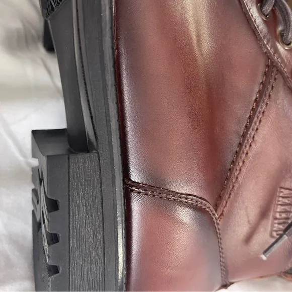 New in the box Arkbird boots
