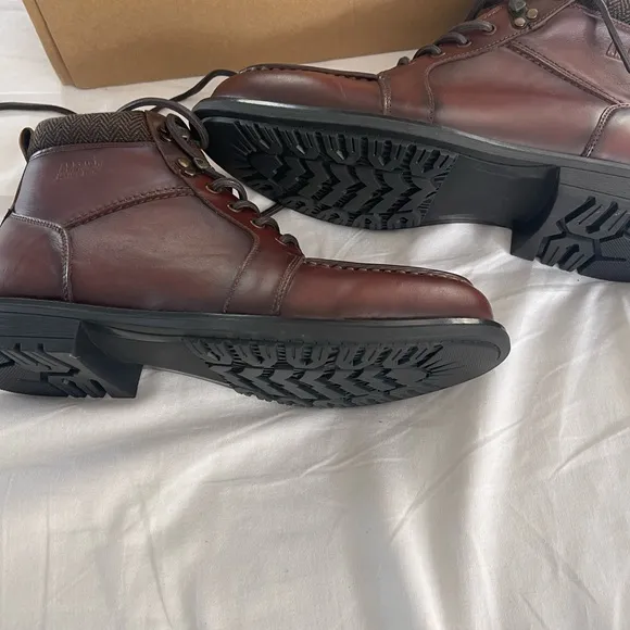 New in the box Arkbird boots
