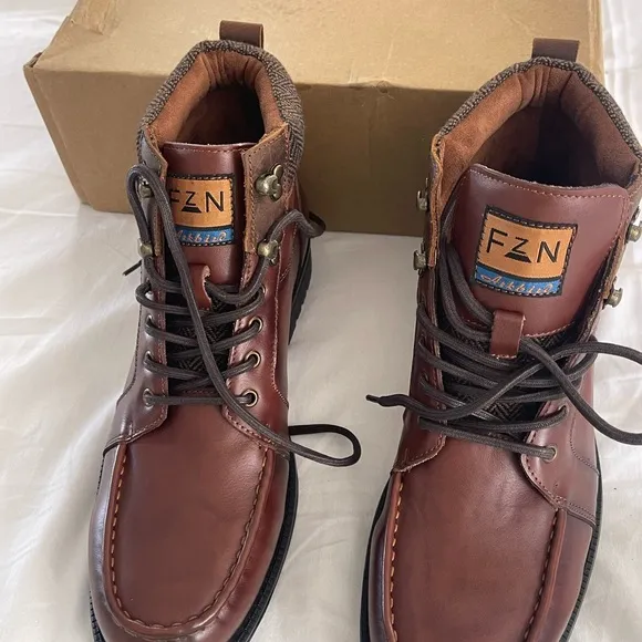 New in the box Arkbird boots
