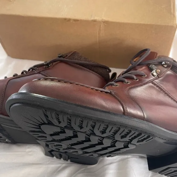 New in the box Arkbird boots