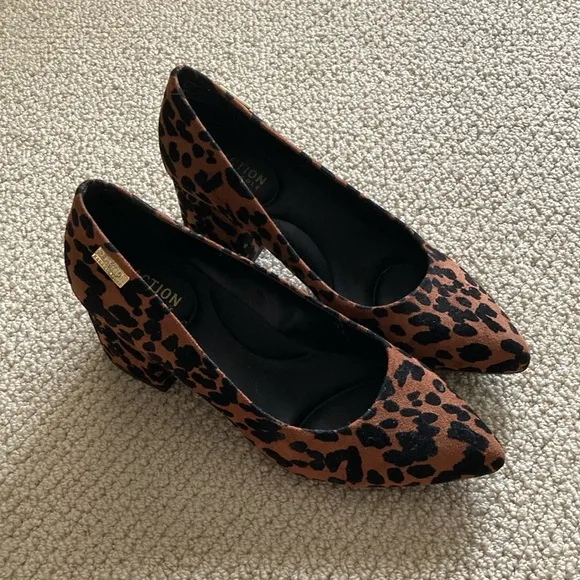NEW Kenneth Cole Animal Print Block Heels Pumps Women’s Size 8 Ortholite NWOB