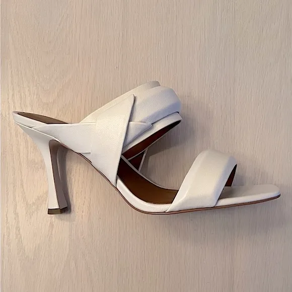 NEW Kurt Geiger London Brandy off-white leather slides