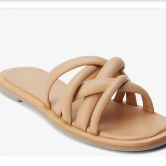 new Matisse Roy Flat Sandals. New in box.   253