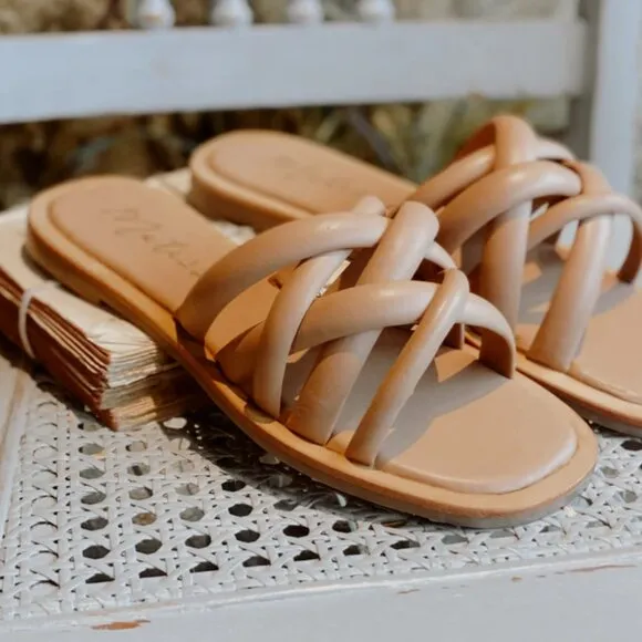 new Matisse Roy Flat Sandals. New in box.   253