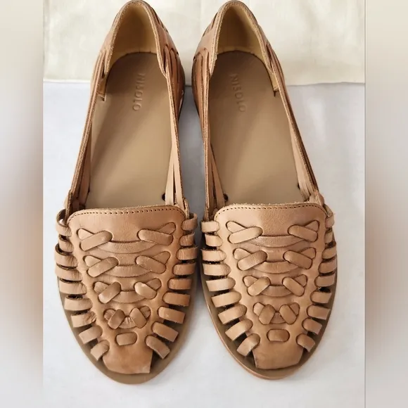 NEW! || NISOLO || Huarache, almond color, sandal, sz 6, leather