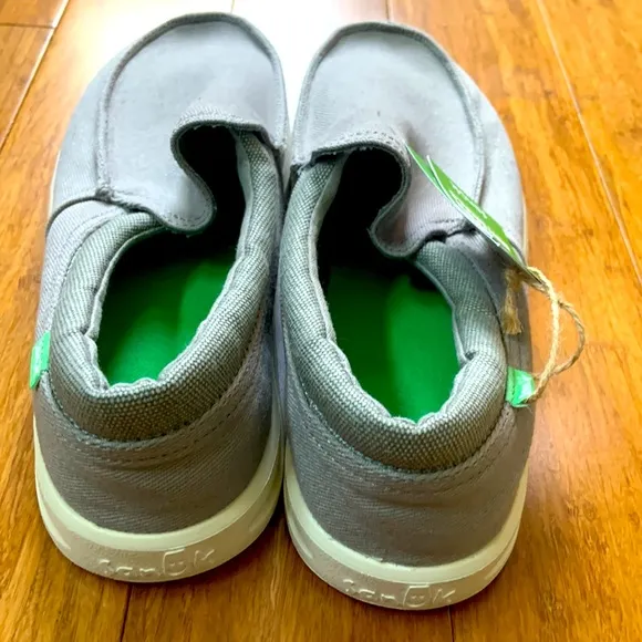 NEW SANUK Men’s Grey Canvas Slip-on Sz 9