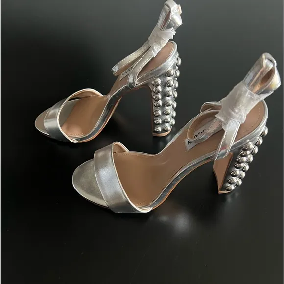 NEW STEVE MADDED ARIANNA SILVER STUDDED BLOCK HEEL SANDAL/HEELS