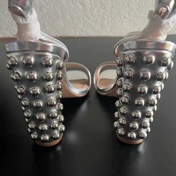 NEW STEVE MADDED ARIANNA SILVER STUDDED BLOCK HEEL SANDAL/HEELS