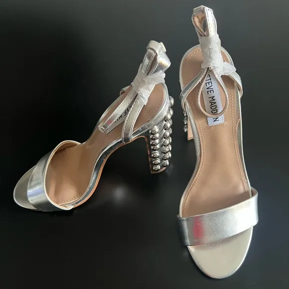 NEW STEVE MADDED ARIANNA SILVER STUDDED BLOCK HEEL SANDAL/HEELS