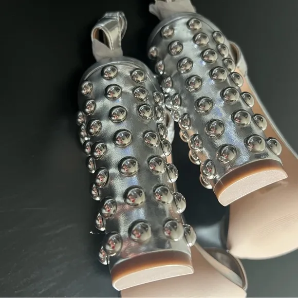 NEW STEVE MADDED ARIANNA SILVER STUDDED BLOCK HEEL SANDAL/HEELS