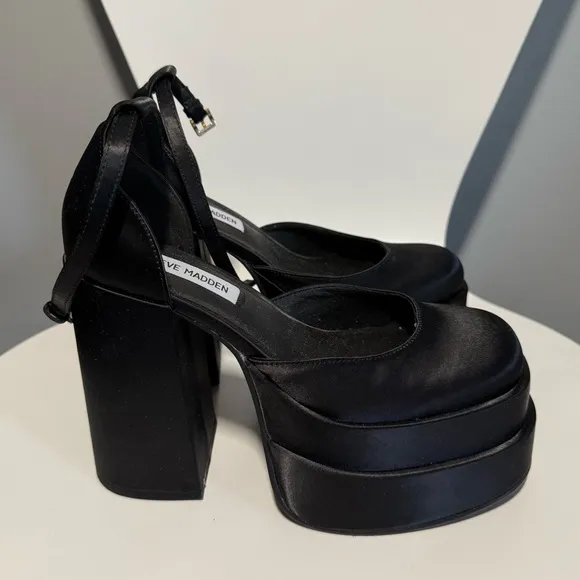 New Steve Madden Charlize Platform Heels