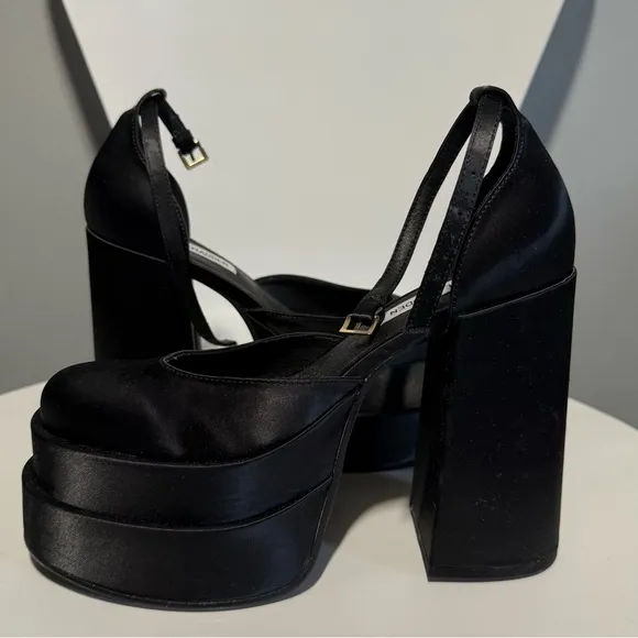 New Steve Madden Charlize Platform Heels