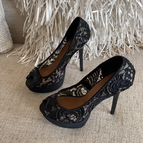 🪞NEW stunning black nude lace open toe heels in size 6