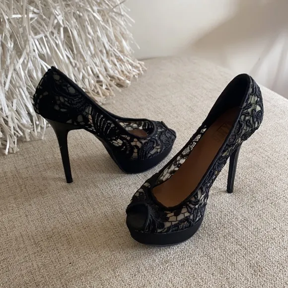 🪞NEW stunning black nude lace open toe heels in size 6