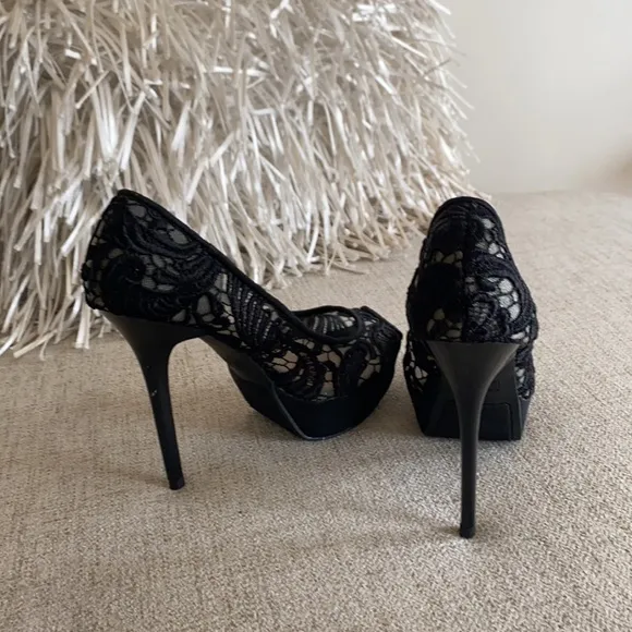 🪞NEW stunning black nude lace open toe heels in size 6