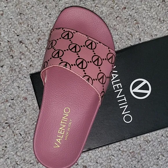 New Valentino Pink Gold Sandal SLIDES Saks Fifth Ave Interlocking Pattern EUR 37