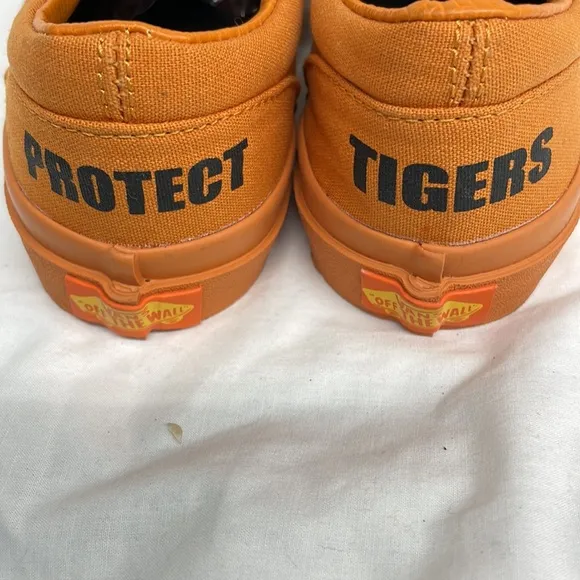 NEW!!! Vans tiger faux fur and canvas sneakers boys sz 2