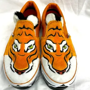 NEW!!! Vans tiger faux fur and canvas sneakers boys sz 2
