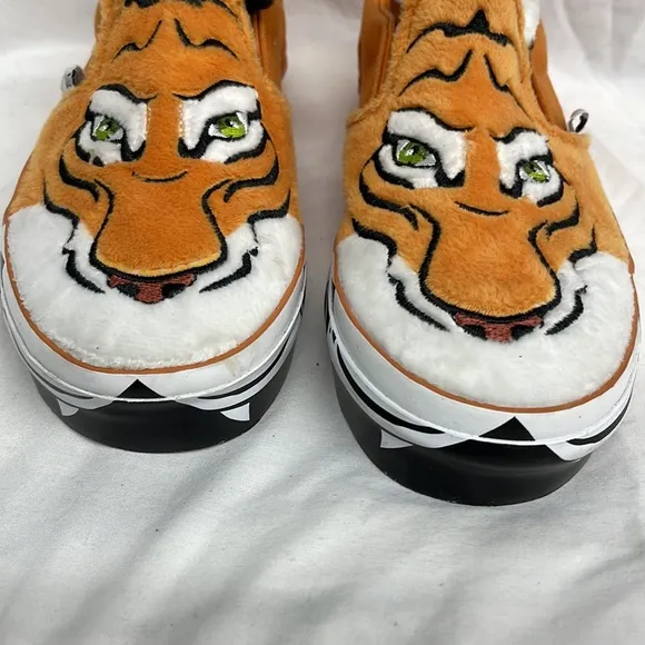 NEW!!! Vans tiger faux fur and canvas sneakers boys sz 2