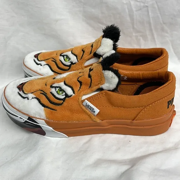 NEW!!! Vans tiger faux fur and canvas sneakers boys sz 2