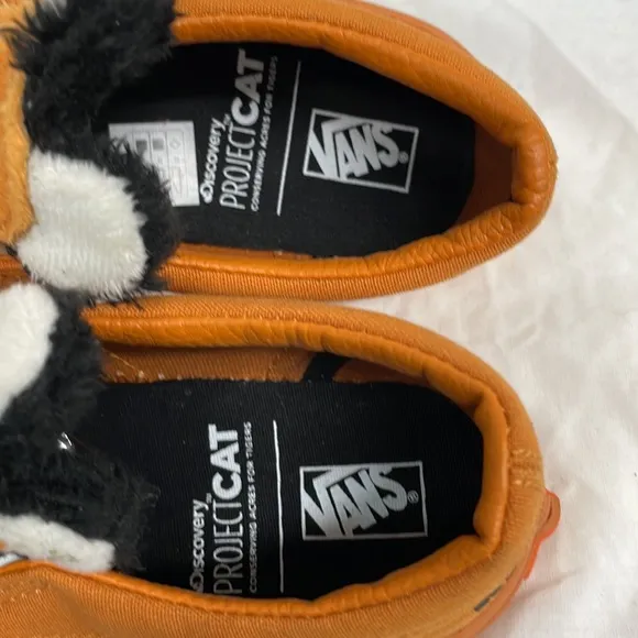 NEW!!! Vans tiger faux fur and canvas sneakers boys sz 2