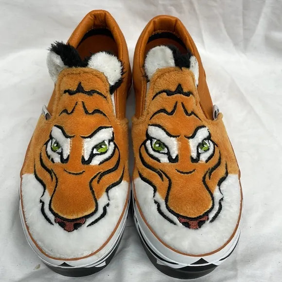 NEW!!! Vans tiger faux fur and canvas sneakers boys sz 2