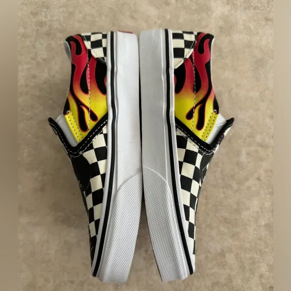 New VANS x DISNEY Mickey&amp;Minnie Flame Classic Slip-On