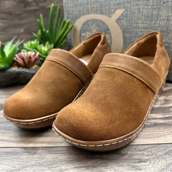NIB Born Bailie Closed Back Clogs Brown Glazed Ginger Suede 8M 39