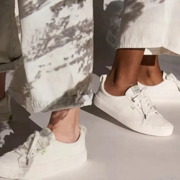 NIB! Cariuma OCA Low Off-White Canvas Sneaker - Size 9.5
