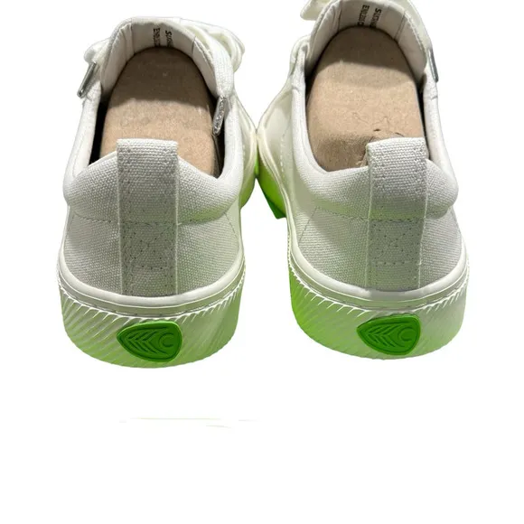 NIB! Cariuma OCA Low Off-White Canvas Sneaker - Size 9